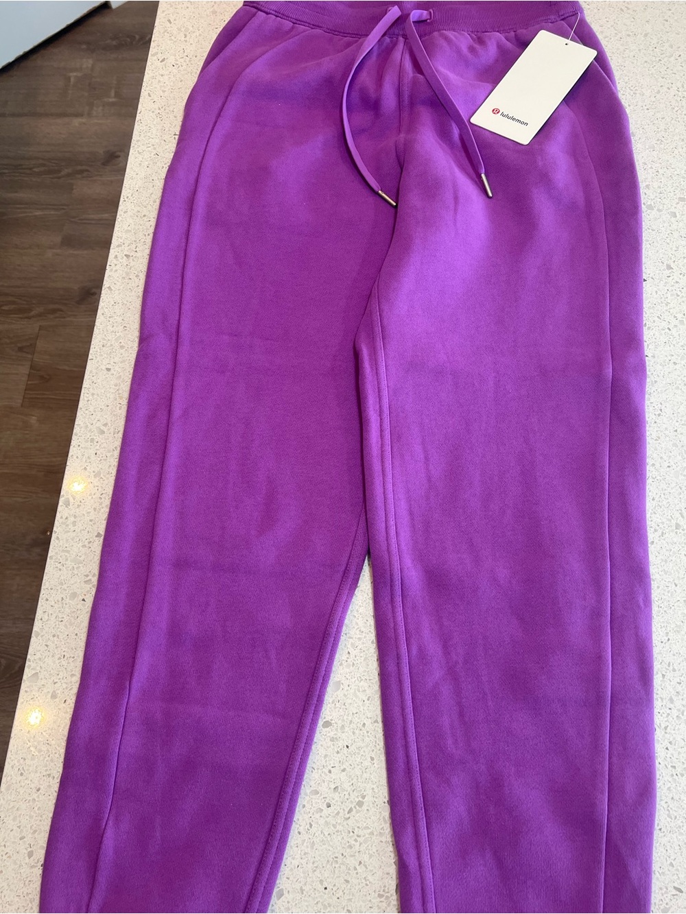 lululemon High-Rise Scuba Joggers (NEW WITH TAGS ATTACHED) Moonlite Magenta - Picture 2 of 12